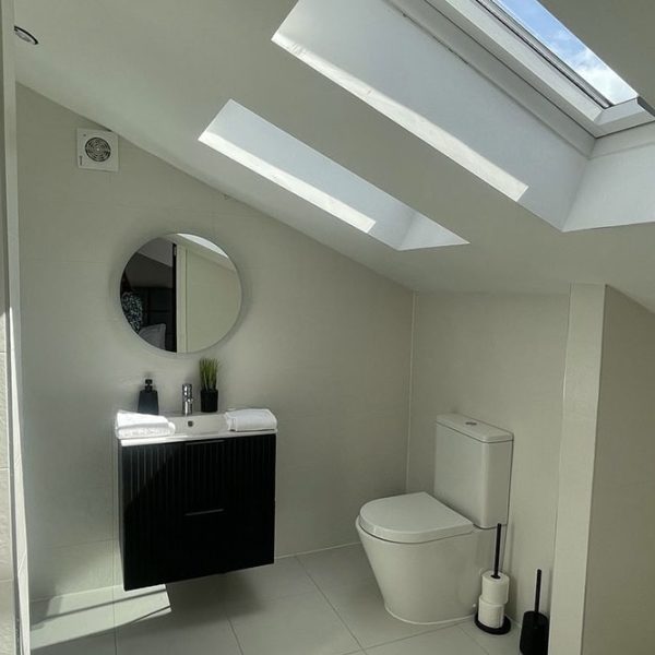 another bathroom in pilgrim street lots of sunlight and naturalight shining onto the space